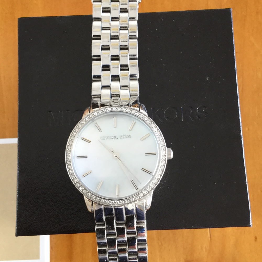 MICHAEL KORS SILVER LINK WATCH